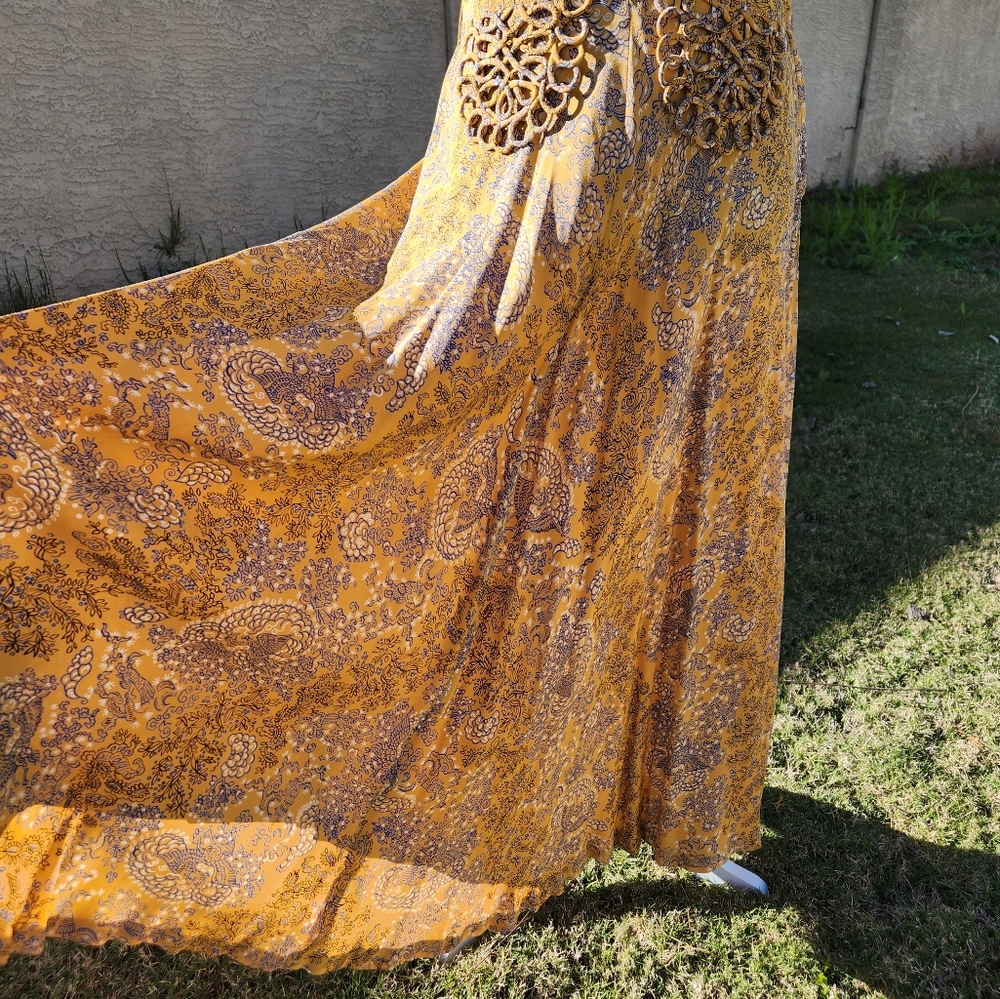 Vintage 1940s Novelty Print Dress with Lattice Features - Picture 4 of 13